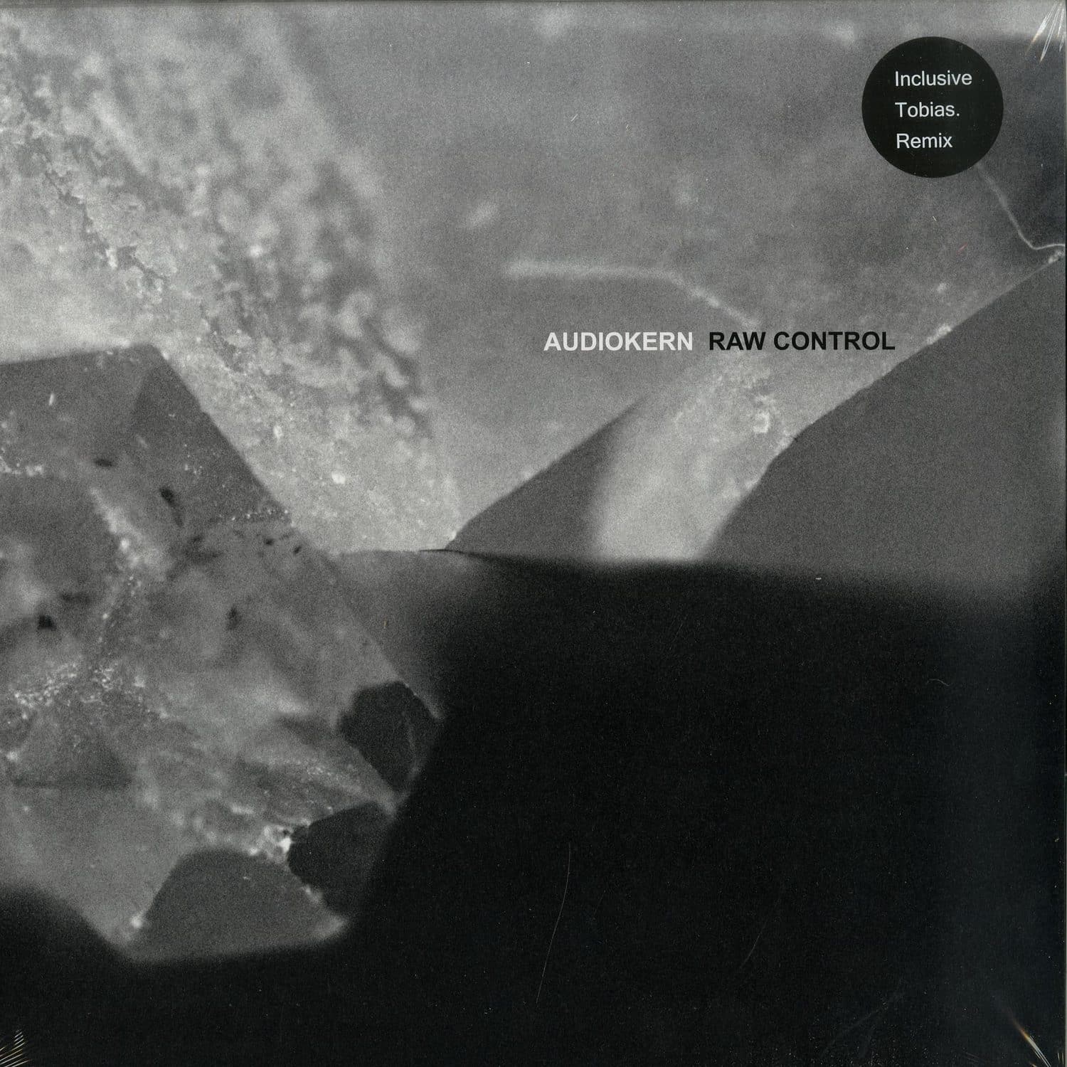 Audiokern / Tobias. - RAW CONTROL
