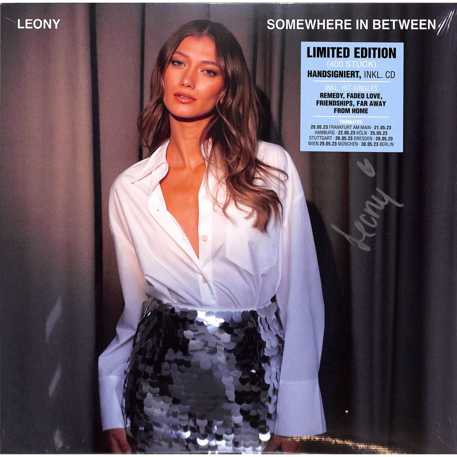 Leony - SOMEWHERE IN BETWEEN 