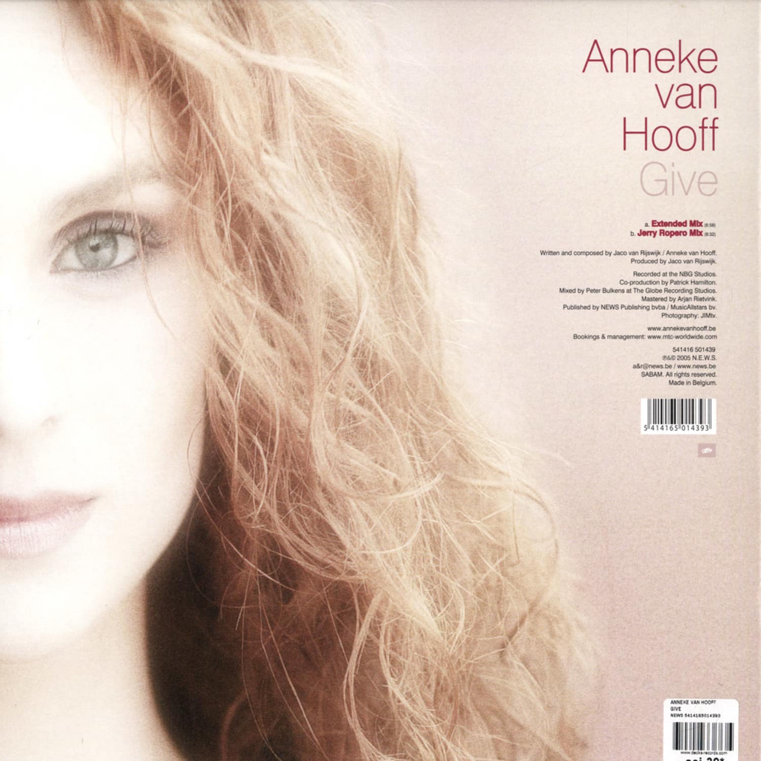 Anneke van Hooff - GIVE