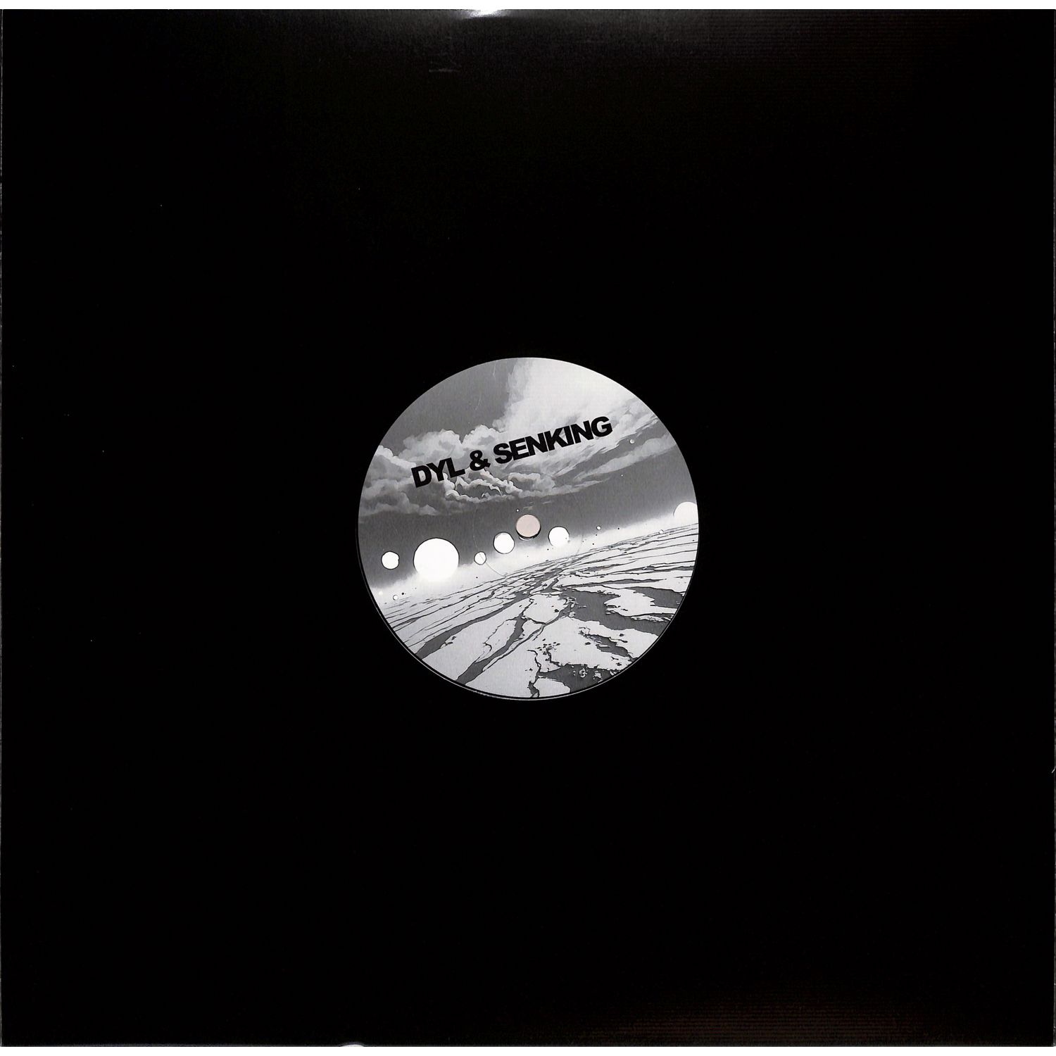 Dyl & Senking - DIVING SAUCER ATTACK 