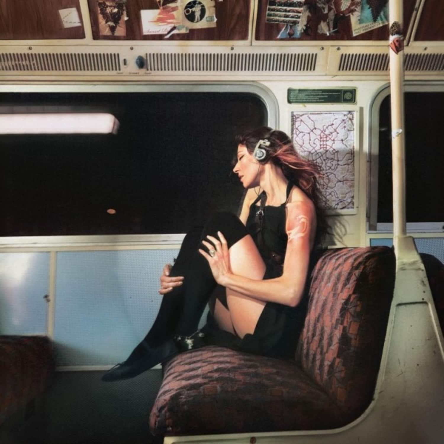 Caroline Polachek - DESIRE, I WANT TO TURN INTO YOU: EVERASKING EDITIO 