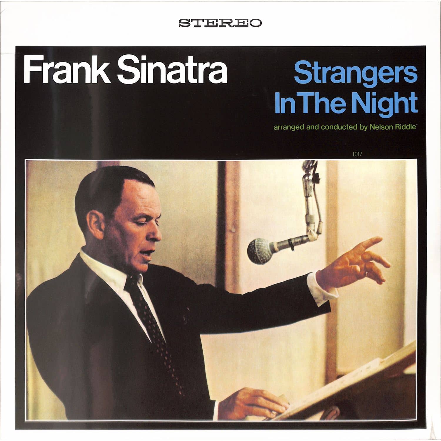 Frank Sinatra - STRANGERS IN THE NIGHT 