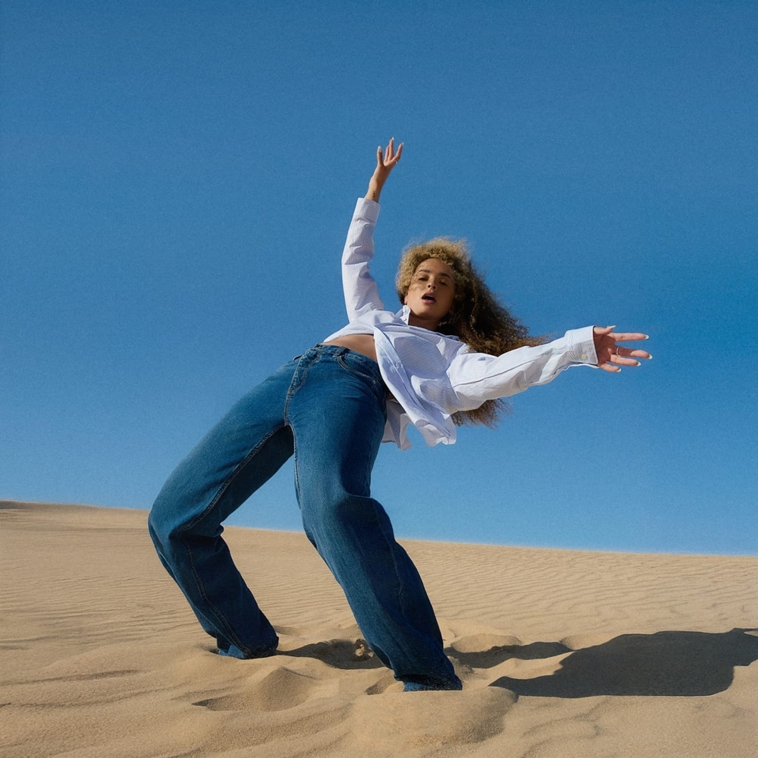 Ella Eyre - EVERYTHING, IN TIME 