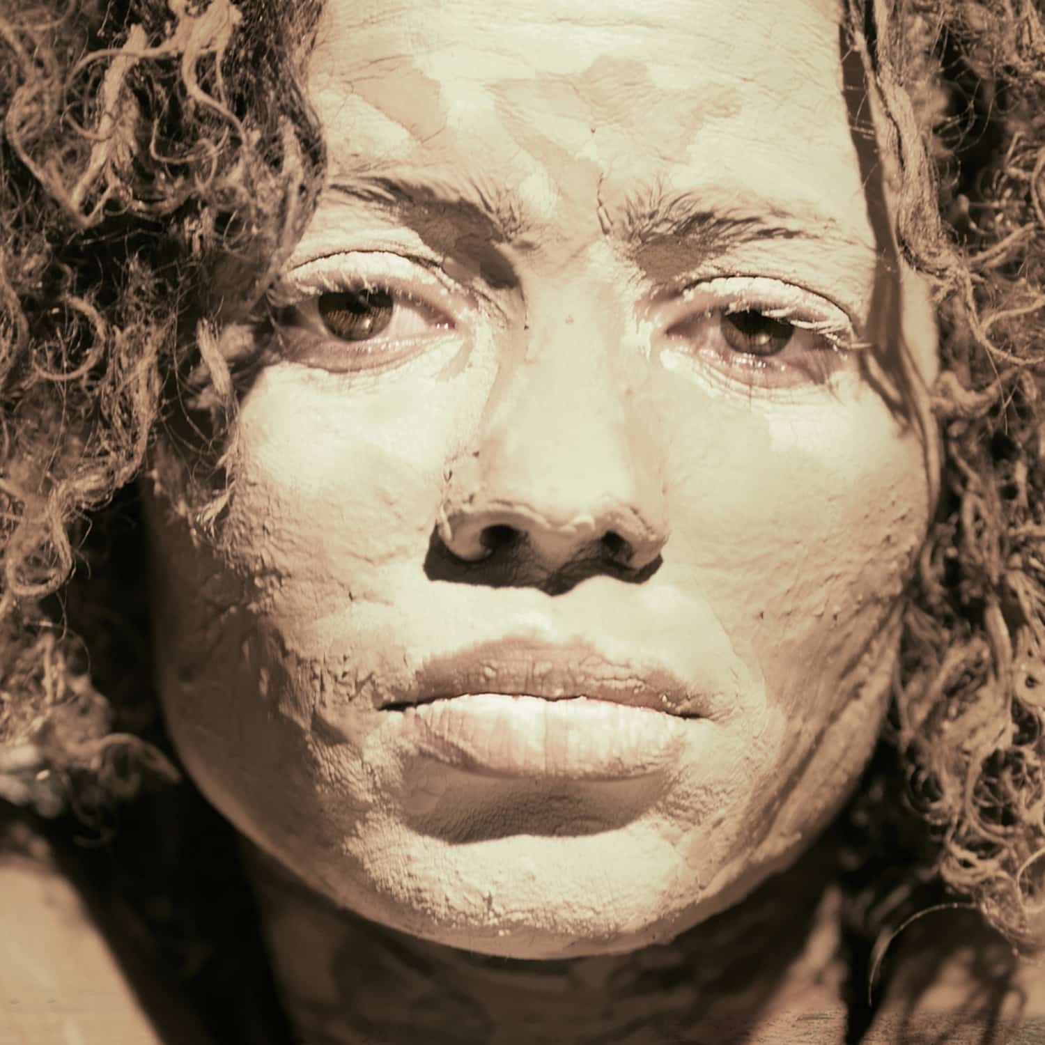 Nneka - SOUL IS HEAVY 