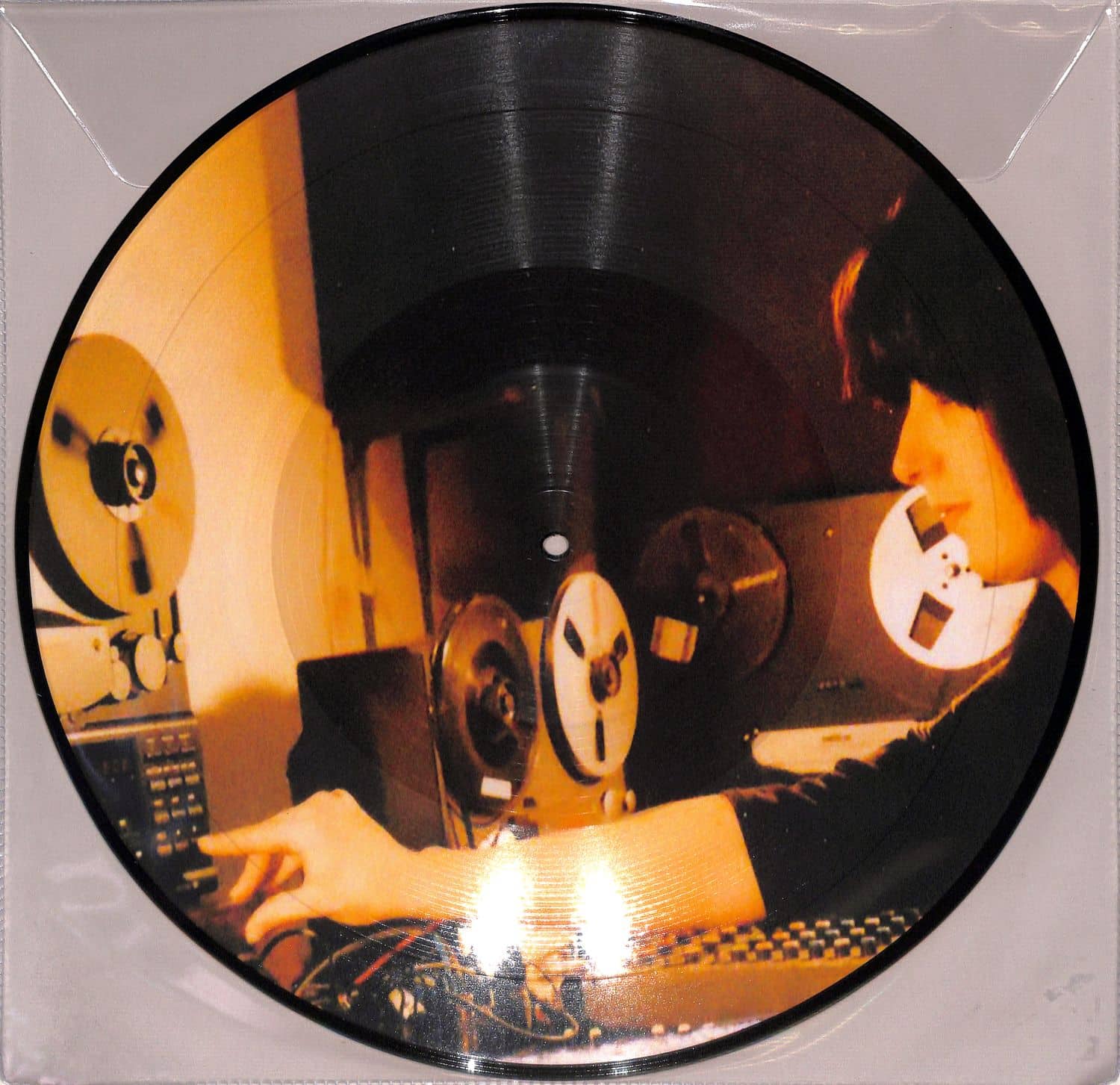 Caroline K - MIRRORBALL 